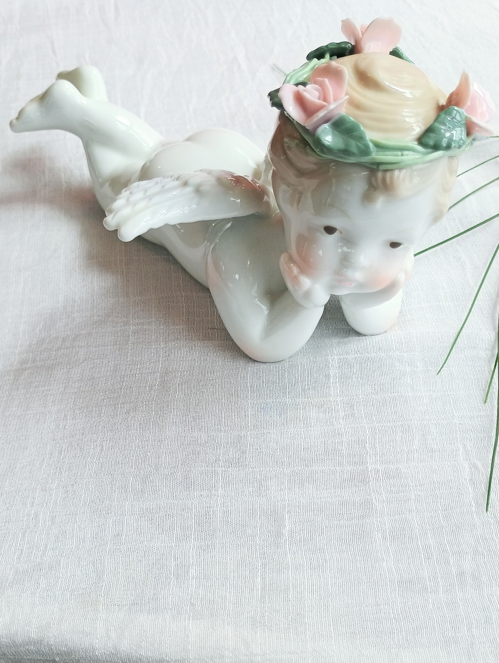 🦢 COQUETTE GIRL 🦢 VTG Porcelain Angel Cherub Shelf Sitter, Rosette Vibes